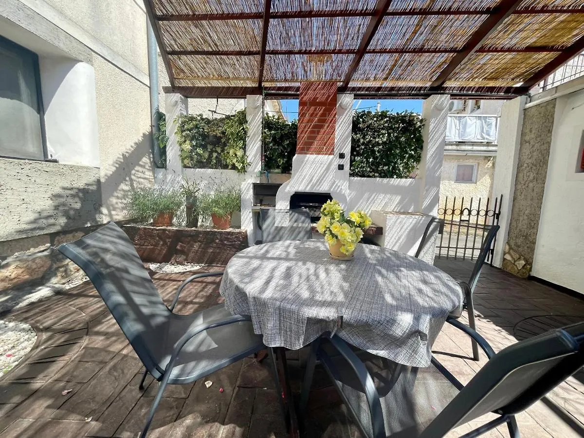 Apartment Mila With Jacuzzi Spa Pula 0*,  Kroatien